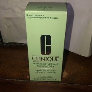 NEW......full size hydrating jelly. 4.2 FL OZ.